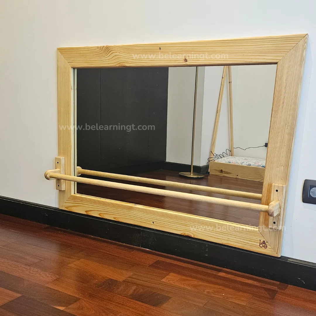 Espejo Montessori con barra frontal