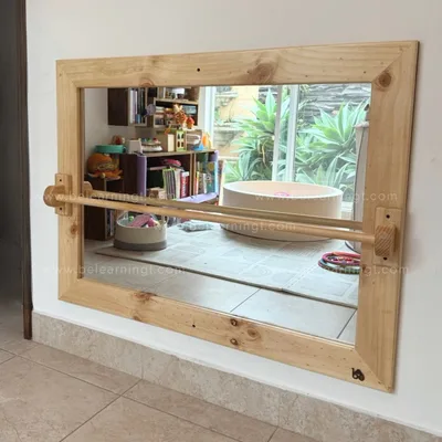 Espejo Montessori con barra frontal